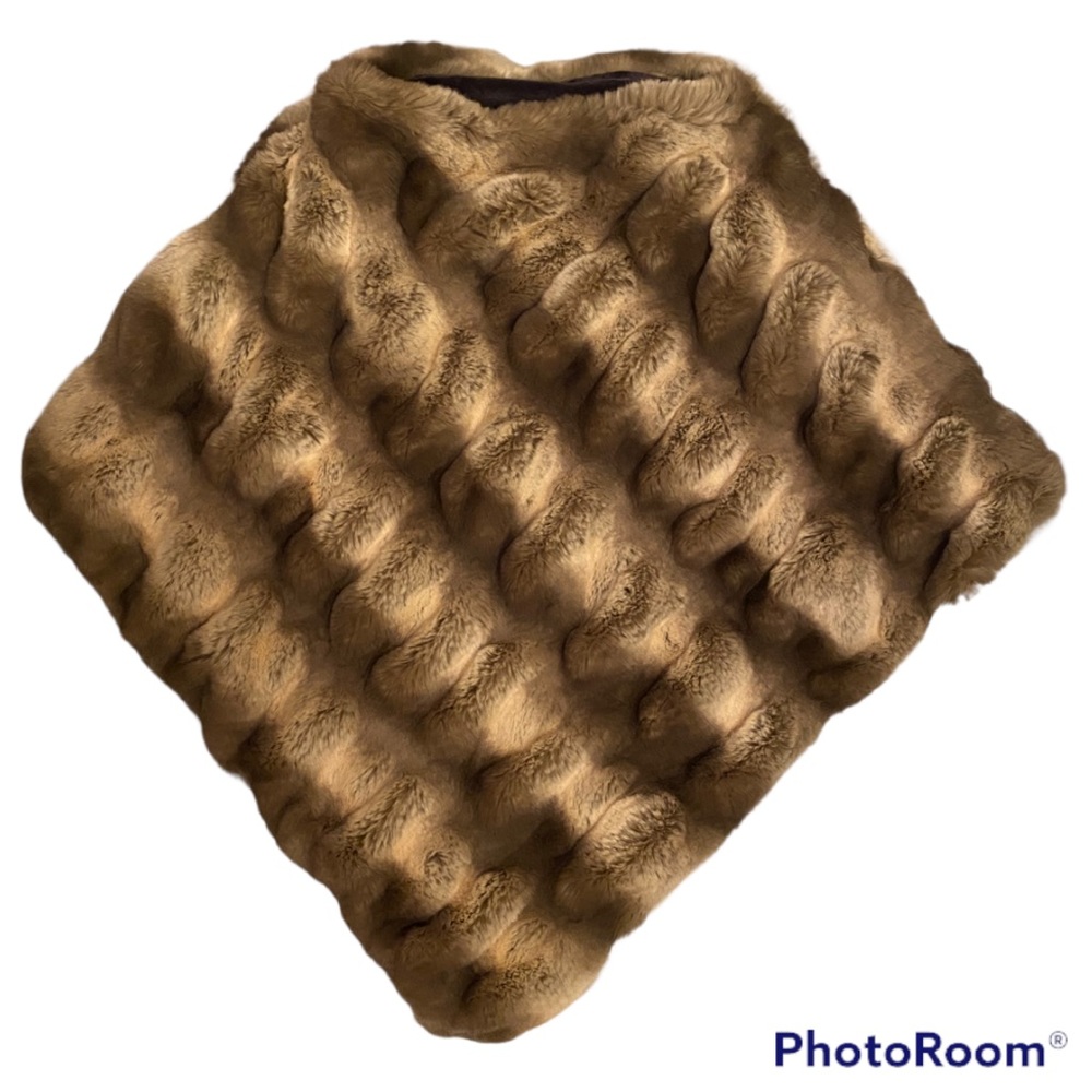 DONNA SLAYERS FABULOUS FUR MADE IN USA FAUX FUR LUXURY PONCHO SWEATER ⭐️⭐️⭐️⭐️⭐️